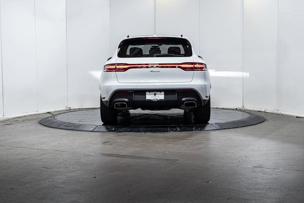 Certified 2025 Porsche Macan AWD/4WD image 6