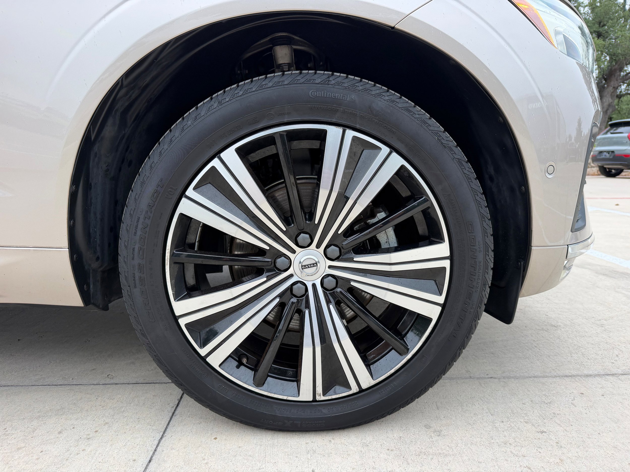 Certified 2023 Volvo XC60 B5 Plus w/ Protection Package Premier FWD image 9