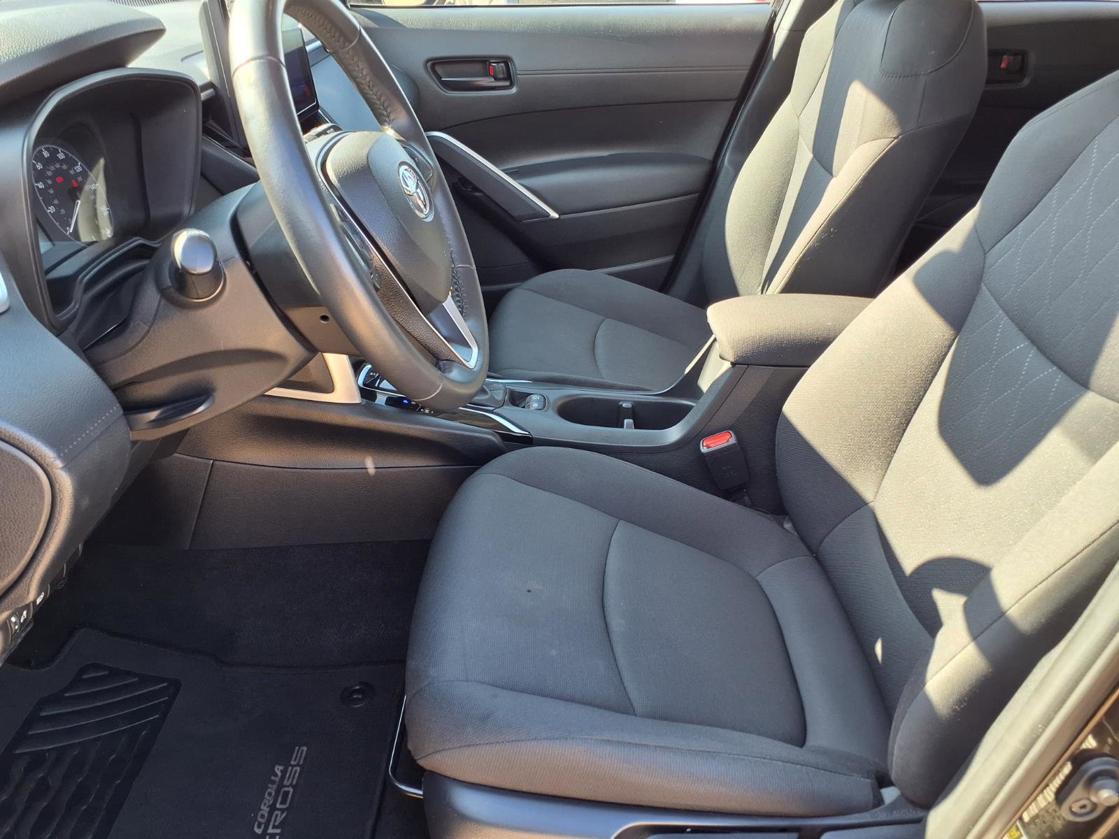 Used 2024 Toyota Corolla Cross LE image 15