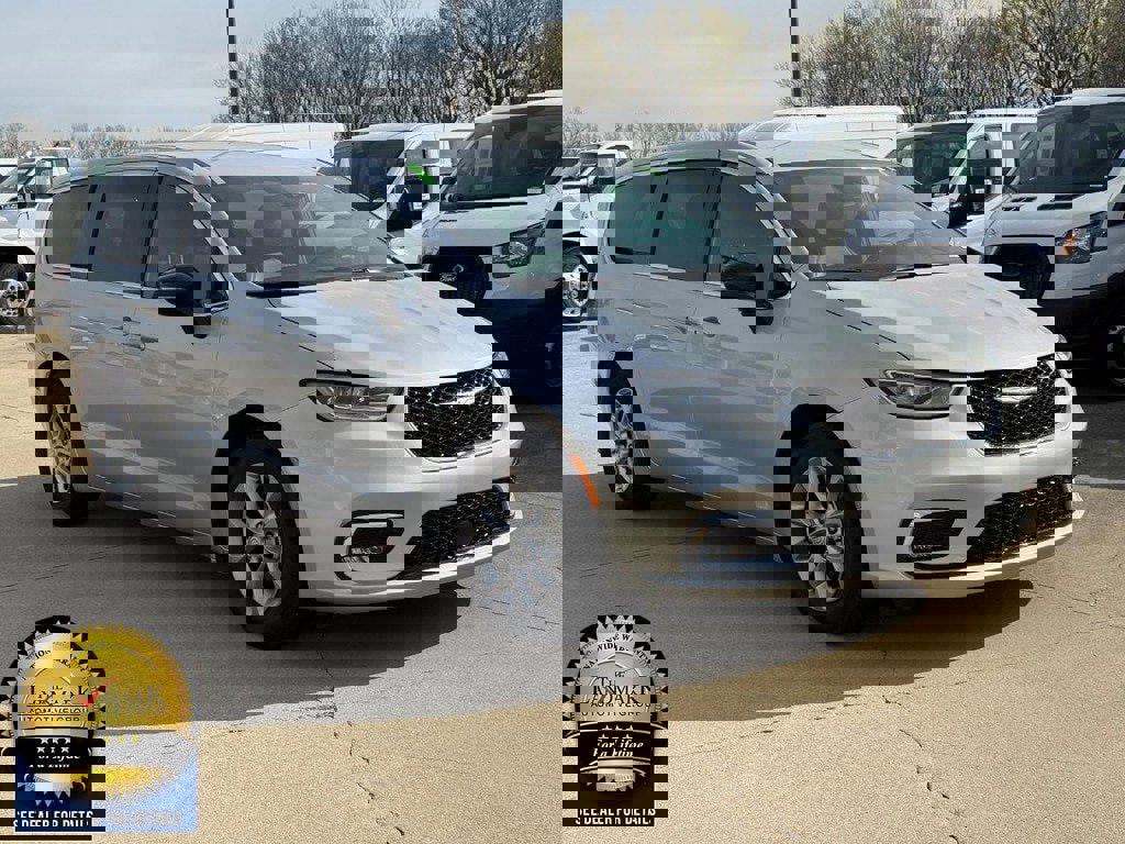 Used 2026 Chrysler Pacifica Select FWD video 2