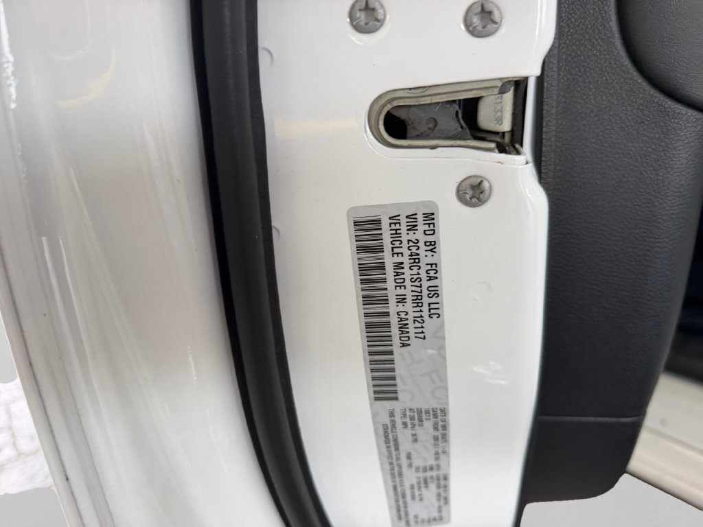 Used 2024 Chrysler Pacifica Limited FWD image 34