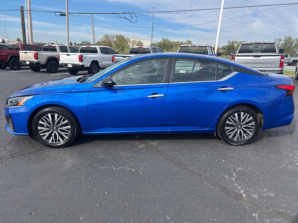 Used 2025 Nissan Altima 2.5 SV FWD image 8