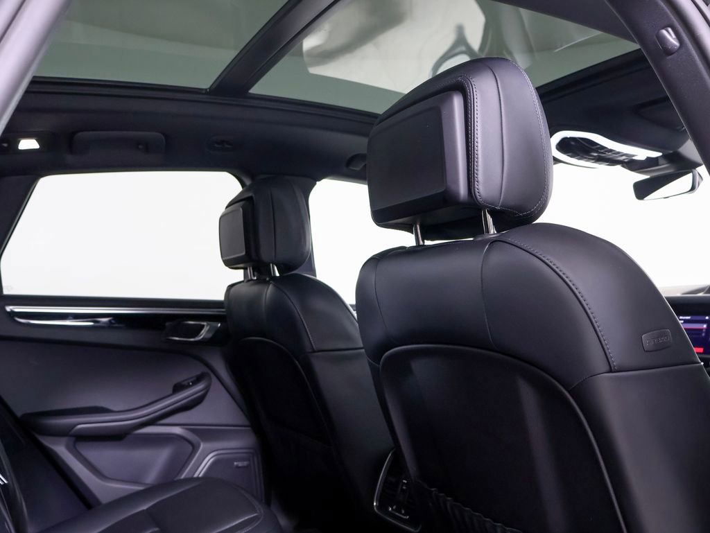 Certified 2024 Porsche Macan w/ Premium Plus Package image 7