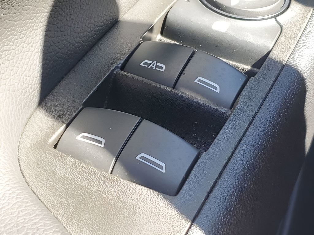 Used 2023 Chevrolet Equinox LT image 33