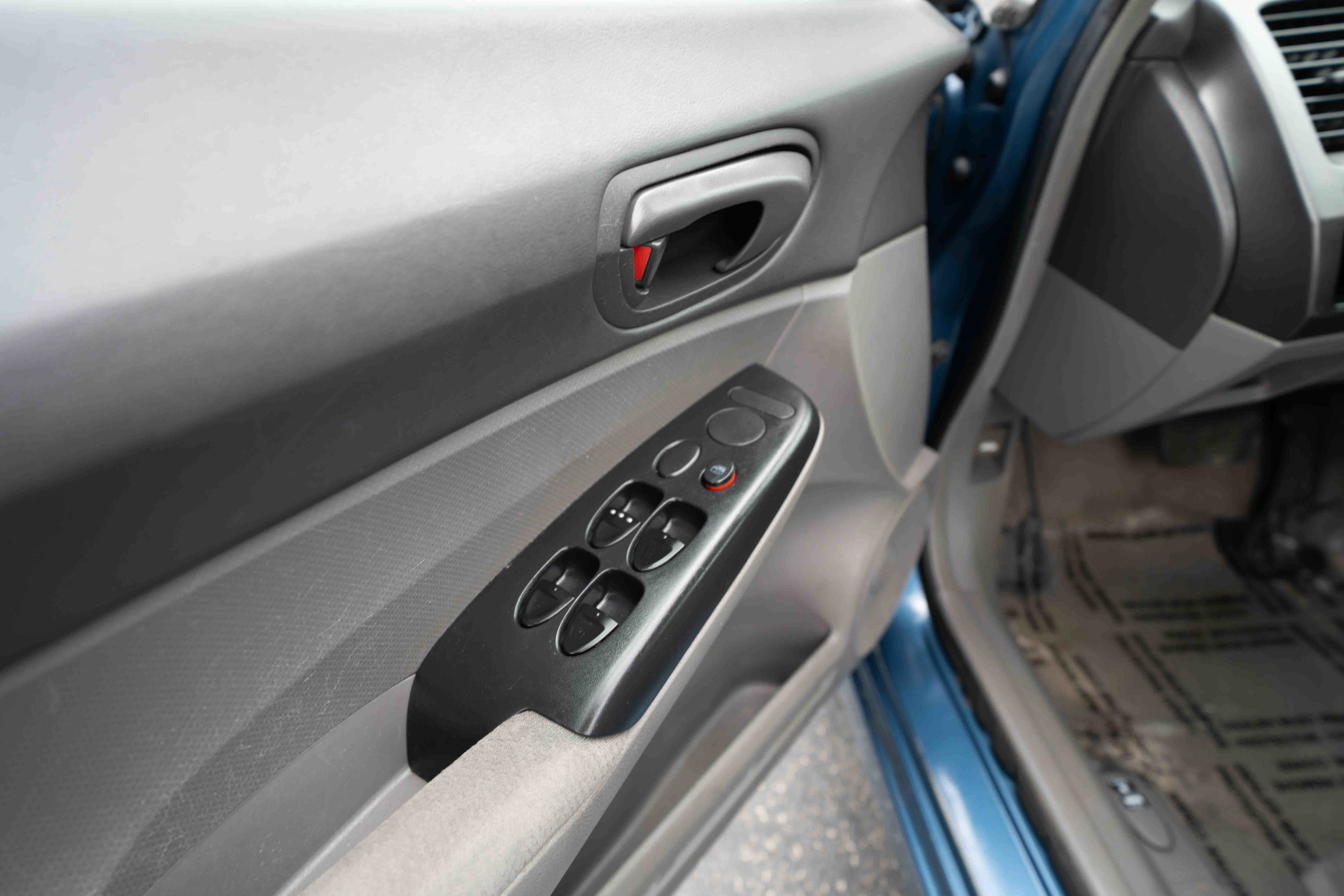 Used 2010 Honda Civic DX-VP image 7