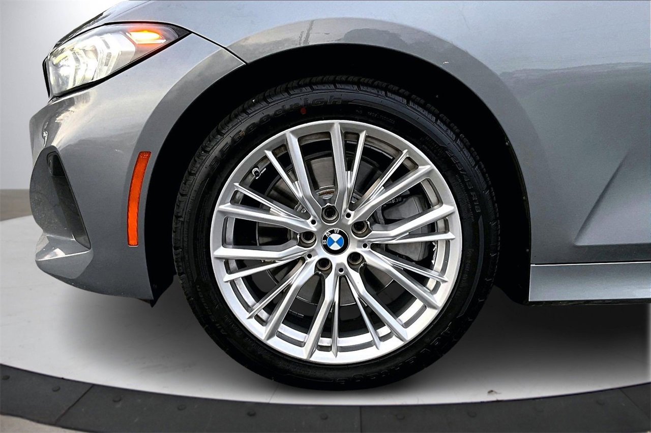 Used 2023 BMW 330i xDrive 330i xDrive w/ Driving Assistance Package image 33