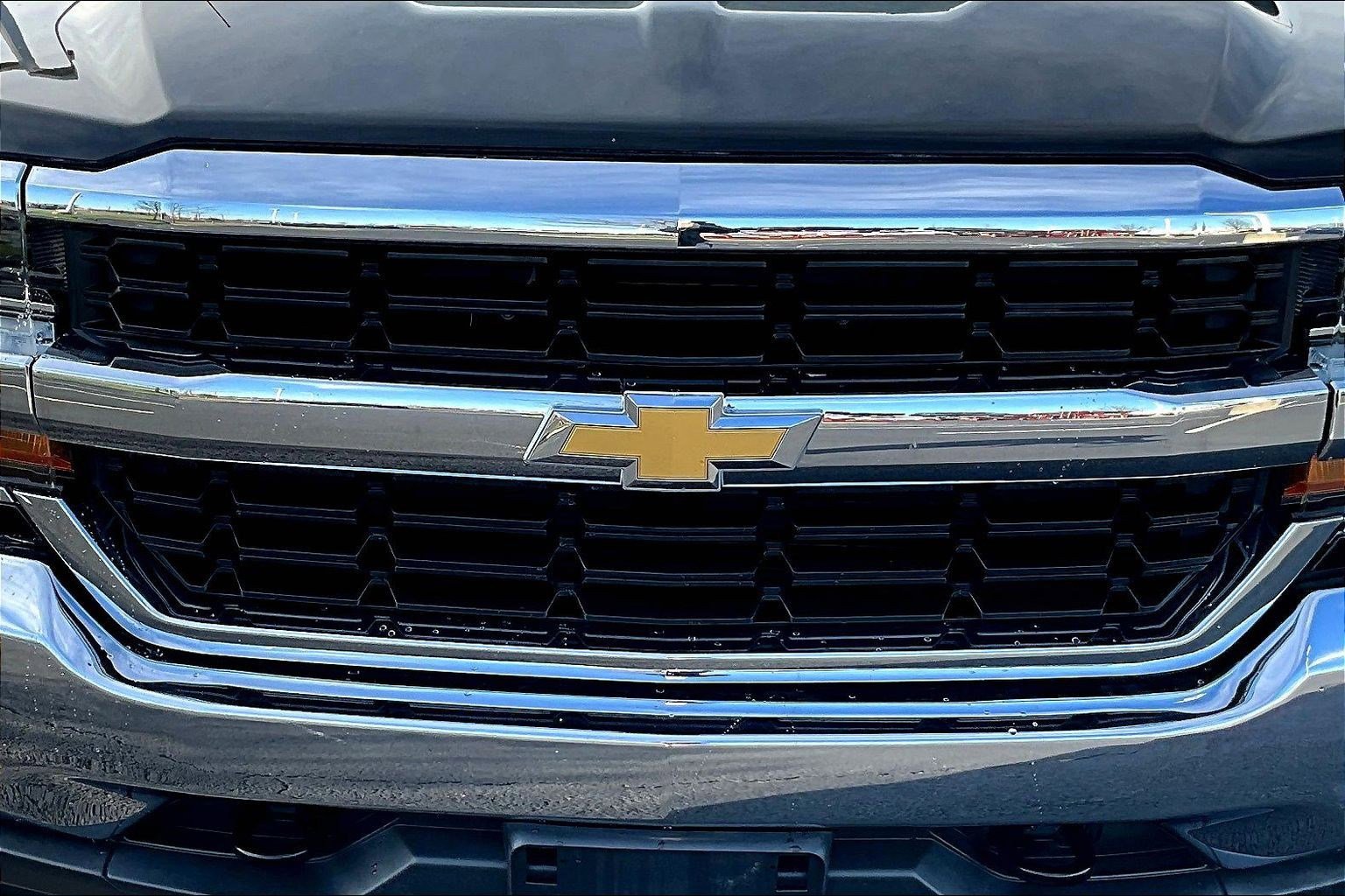 Used 2018 Chevrolet Silverado 1500 LT w/ All Star Edition image 34