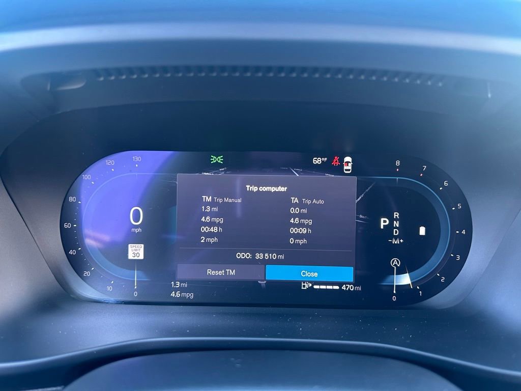 Used 2024 Volvo XC40 B5 Core image 5