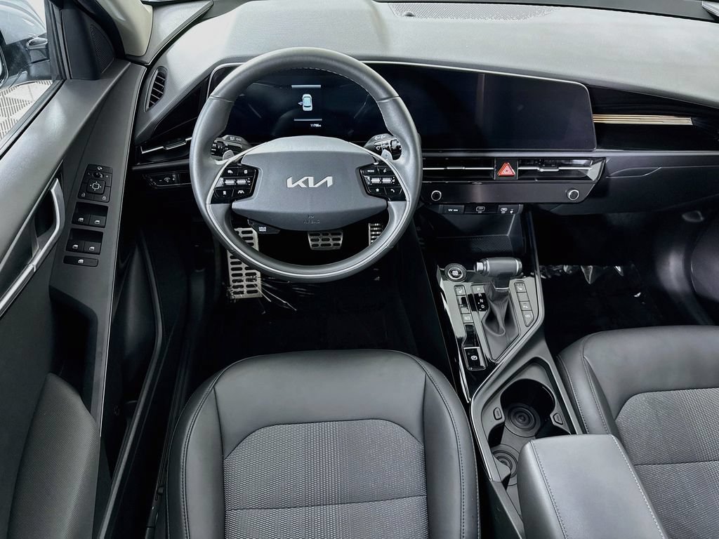 Used 2025 Kia Niro EX Touring FWD image 3