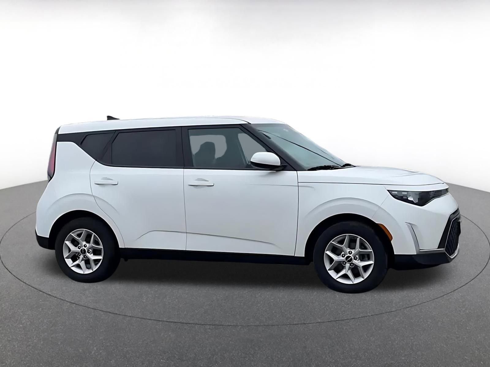 Used 2025 Kia Soul LX w/ LX Technology Package image 16