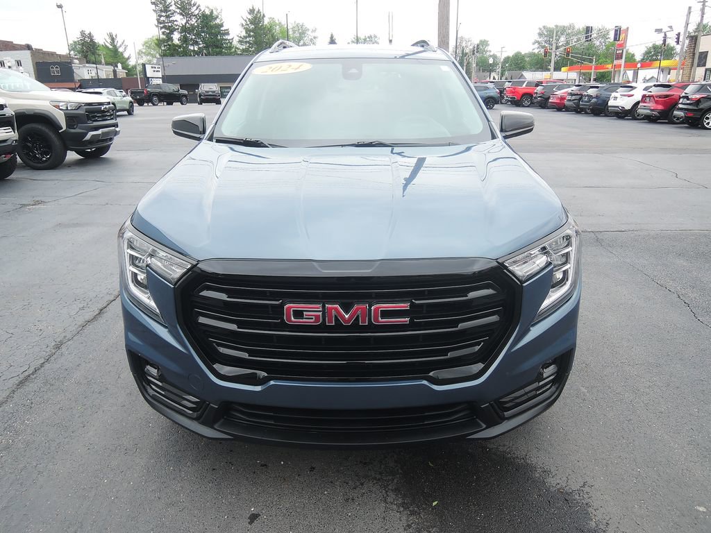 Used 2024 GMC Terrain SLT w/ Elevation Edition FWD image 10