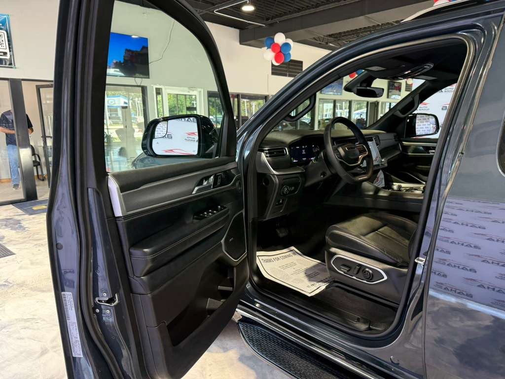 Used 2025 Jeep Wagoneer Series II AWD/4WD image 27