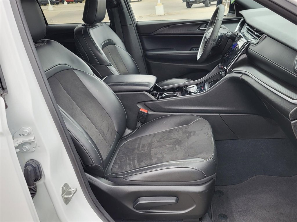 Used 2023 Jeep Grand Cherokee Altitude image 10