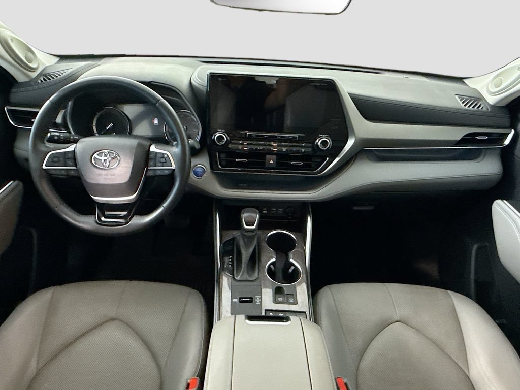 Used 2022 Toyota Highlander Limited FWD image 13