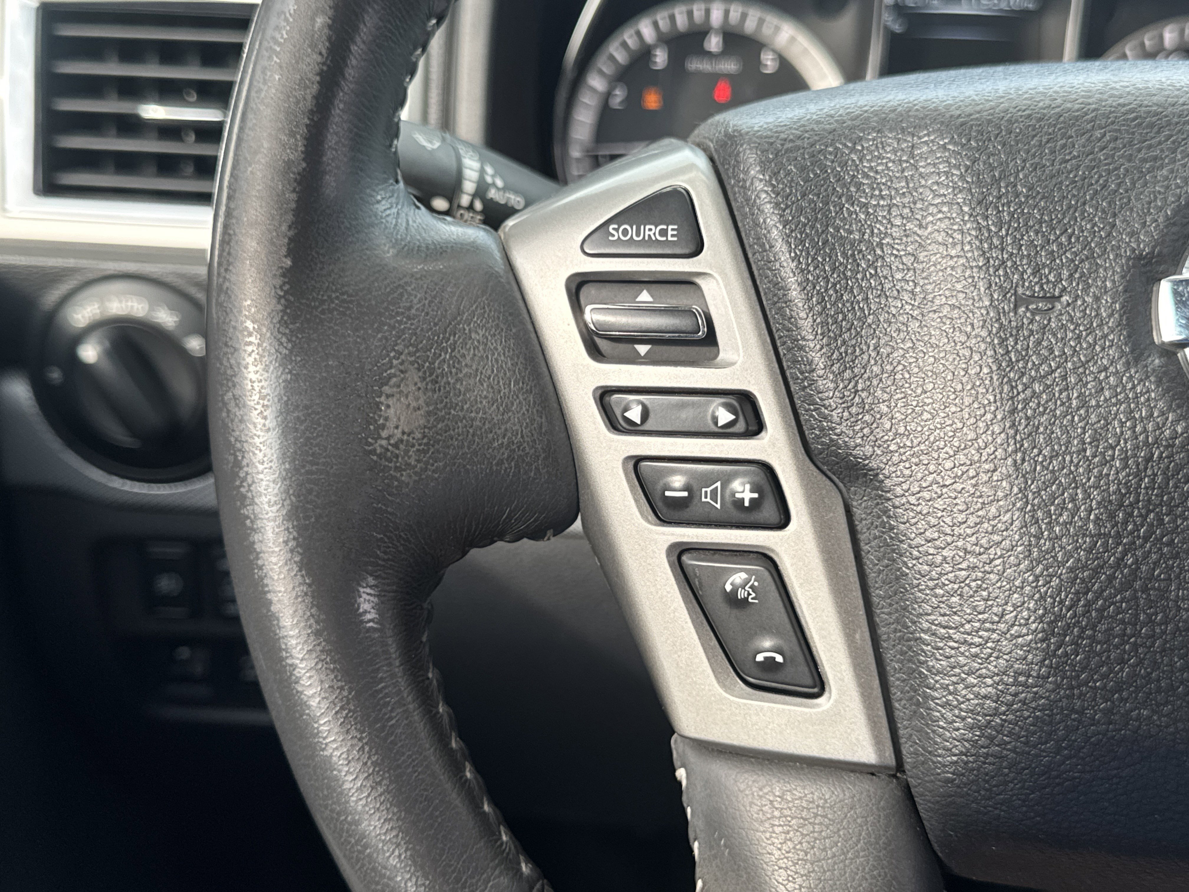 Used 2017 Nissan Titan PRO-4X w/ Pro-4x Convenience Package AWD/4WD image 14