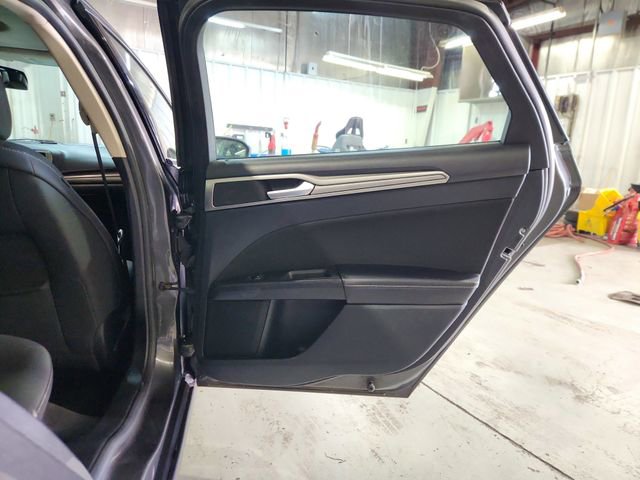 Used 2020 Ford Fusion SE image 26