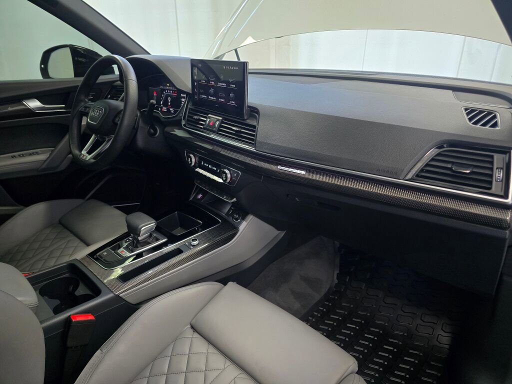 Used 2025 Audi SQ5 Premium Plus w/ Premium Plus Package image 29