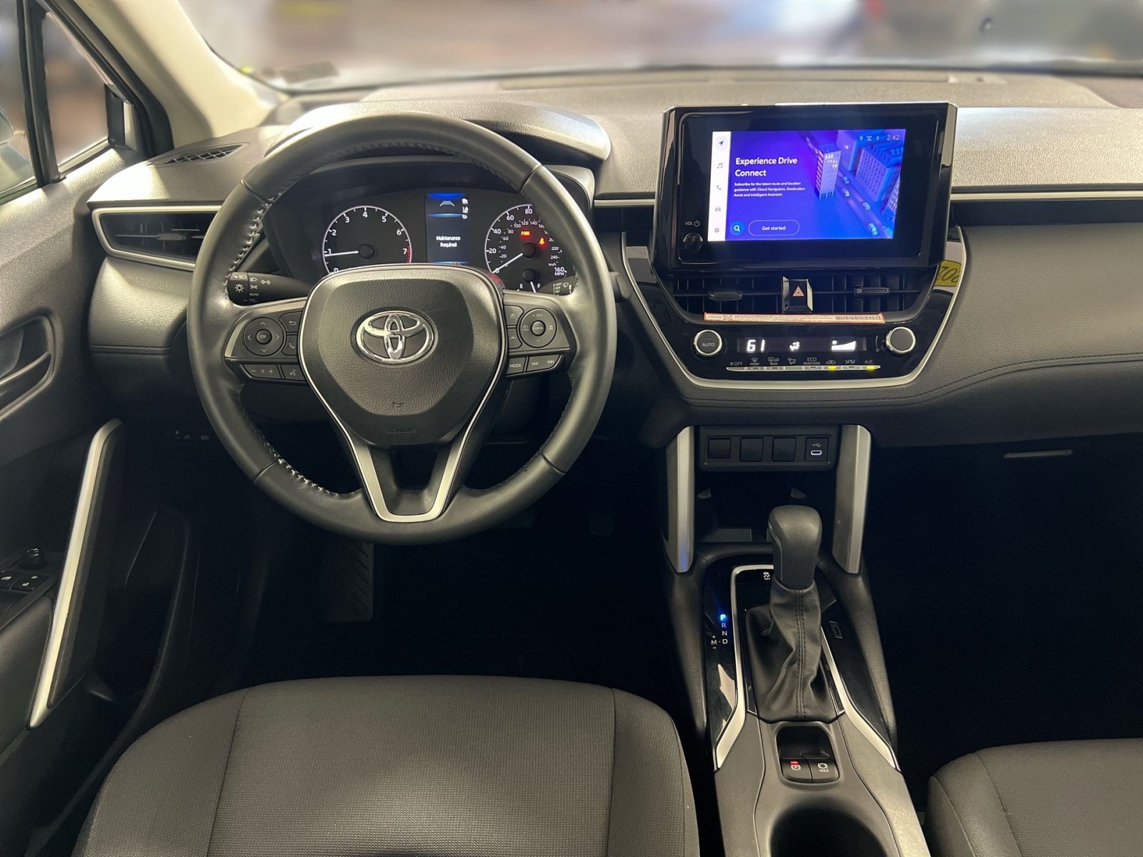 Used 2025 Toyota Corolla Cross LE FWD image 23
