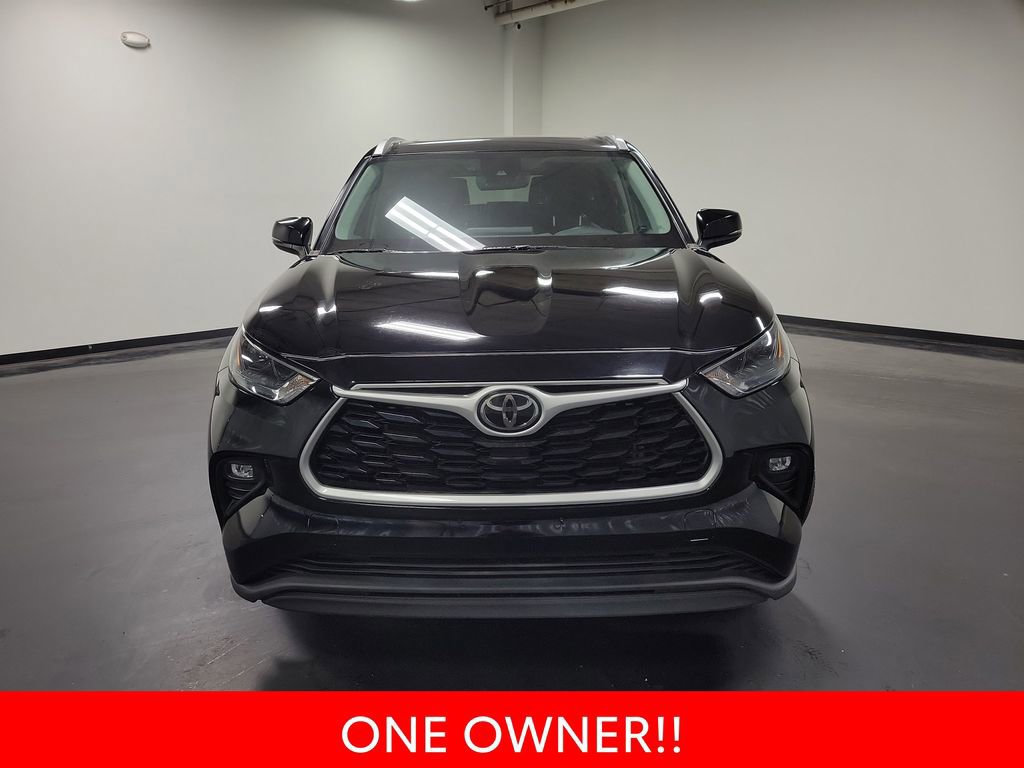 Used 2023 Toyota Highlander XLE AWD/4WD image 3