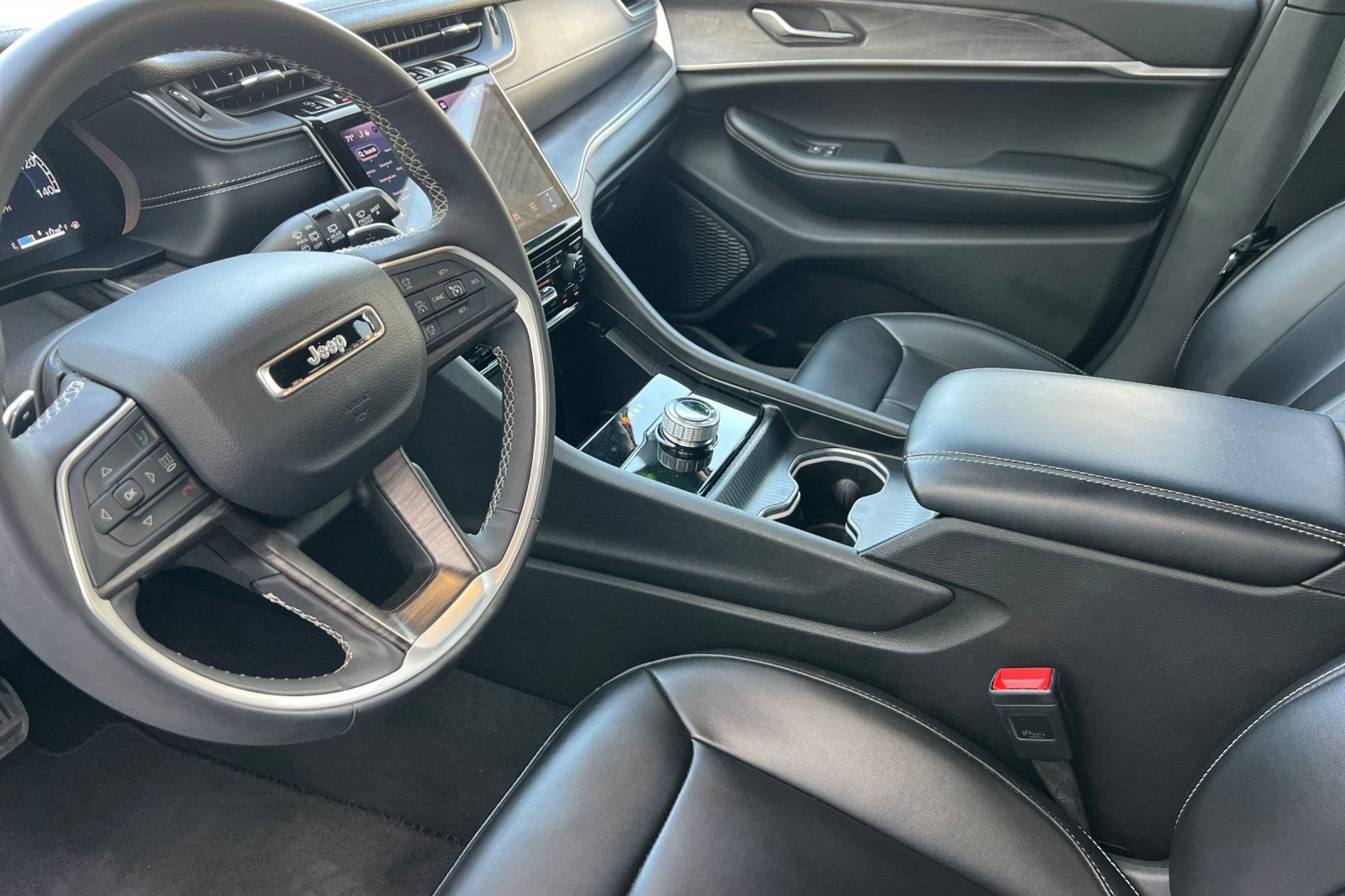 Used 2024 Jeep Grand Cherokee Limited RWD image 11