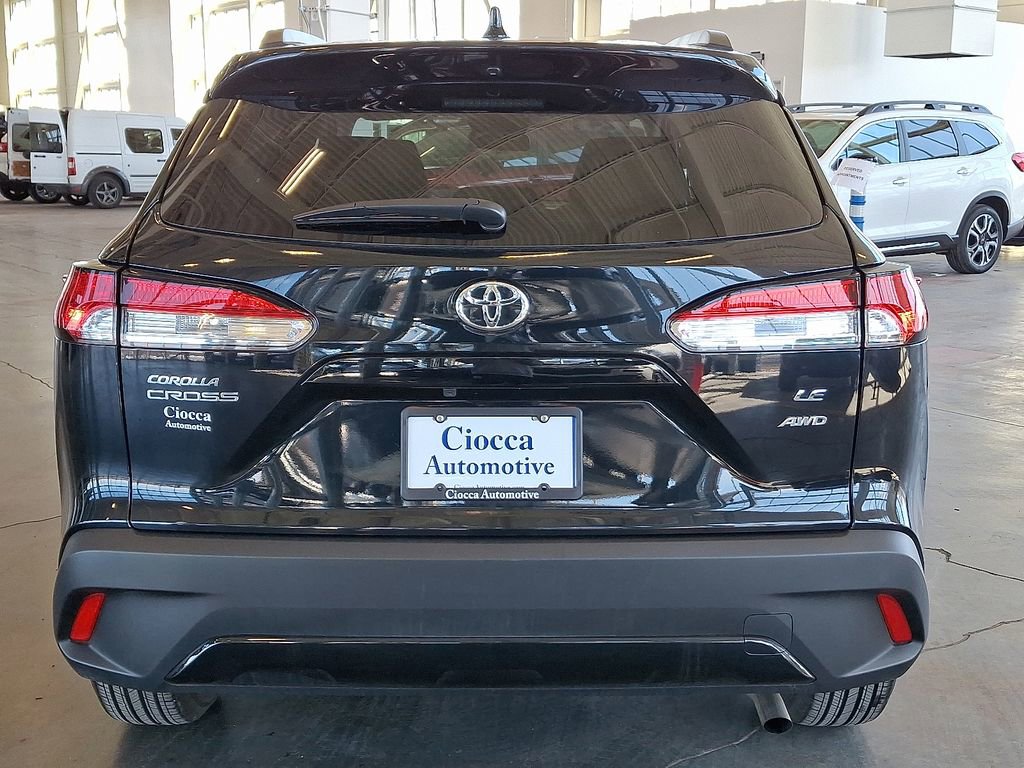 Used 2024 Toyota Corolla Cross LE image 8