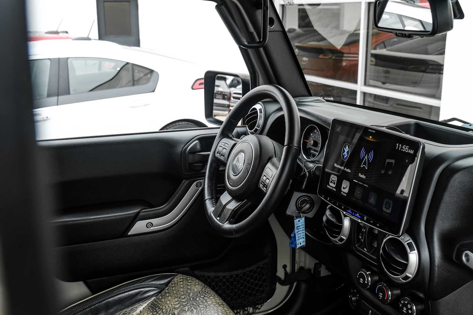 Used 2017 Jeep Wrangler Unlimited Rubicon w/ Connectivity Group AWD/4WD image 16
