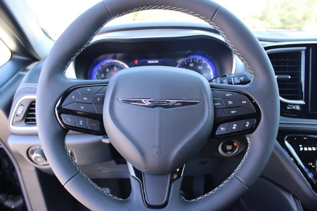 New 2026 Chrysler Pacifica Limited w/ S Appearance Package image 12