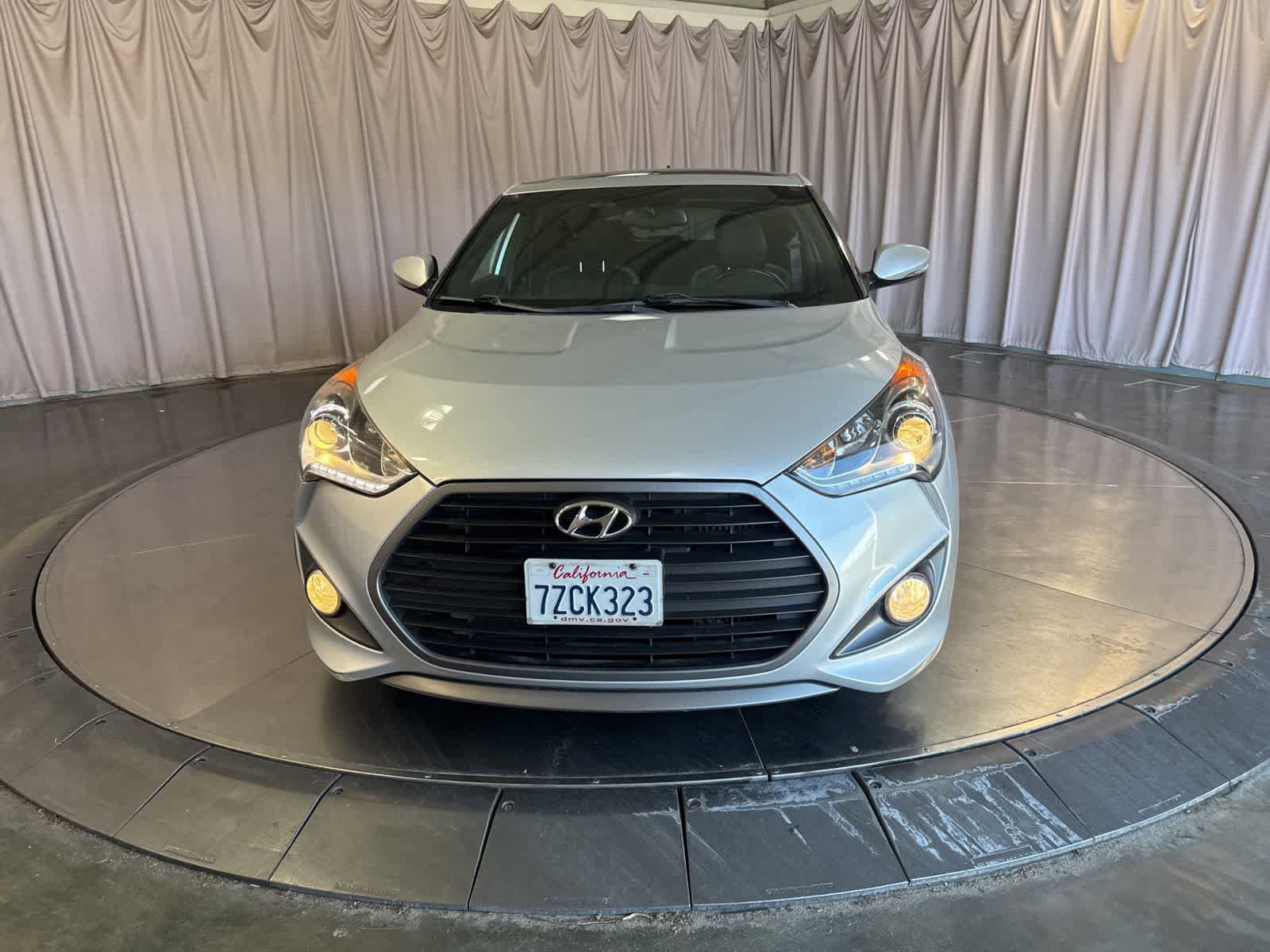 Used 2016 Hyundai Veloster Turbo w/ Option Group 04 FWD image 2