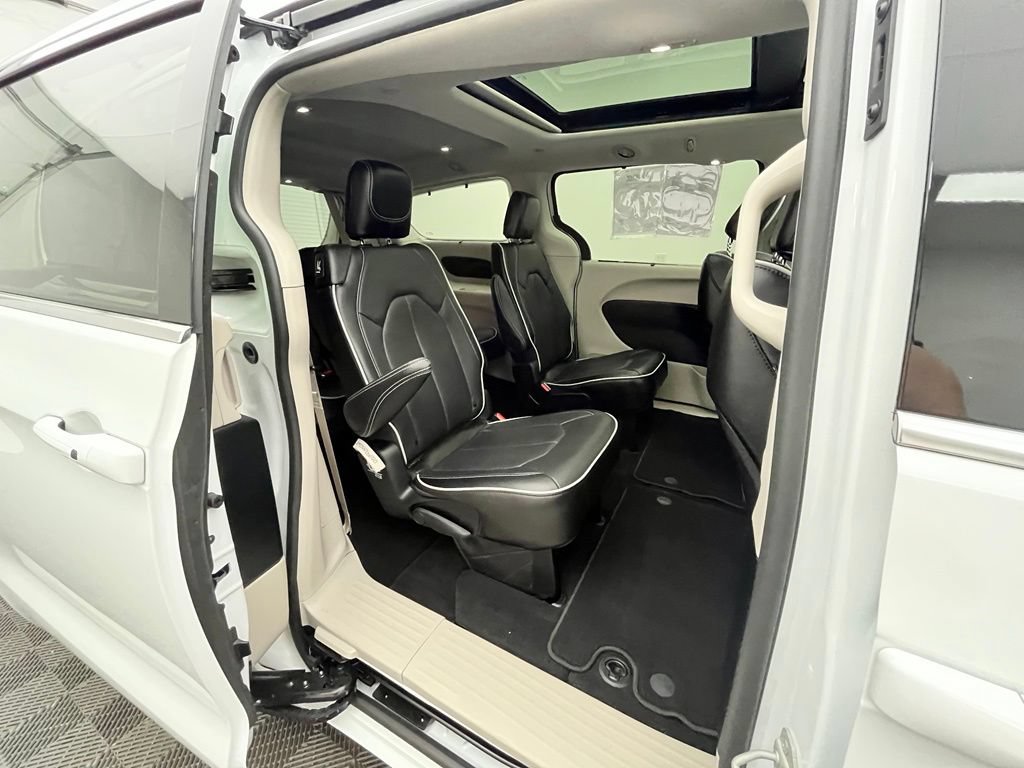 Used 2024 Chrysler Pacifica Limited FWD image 35