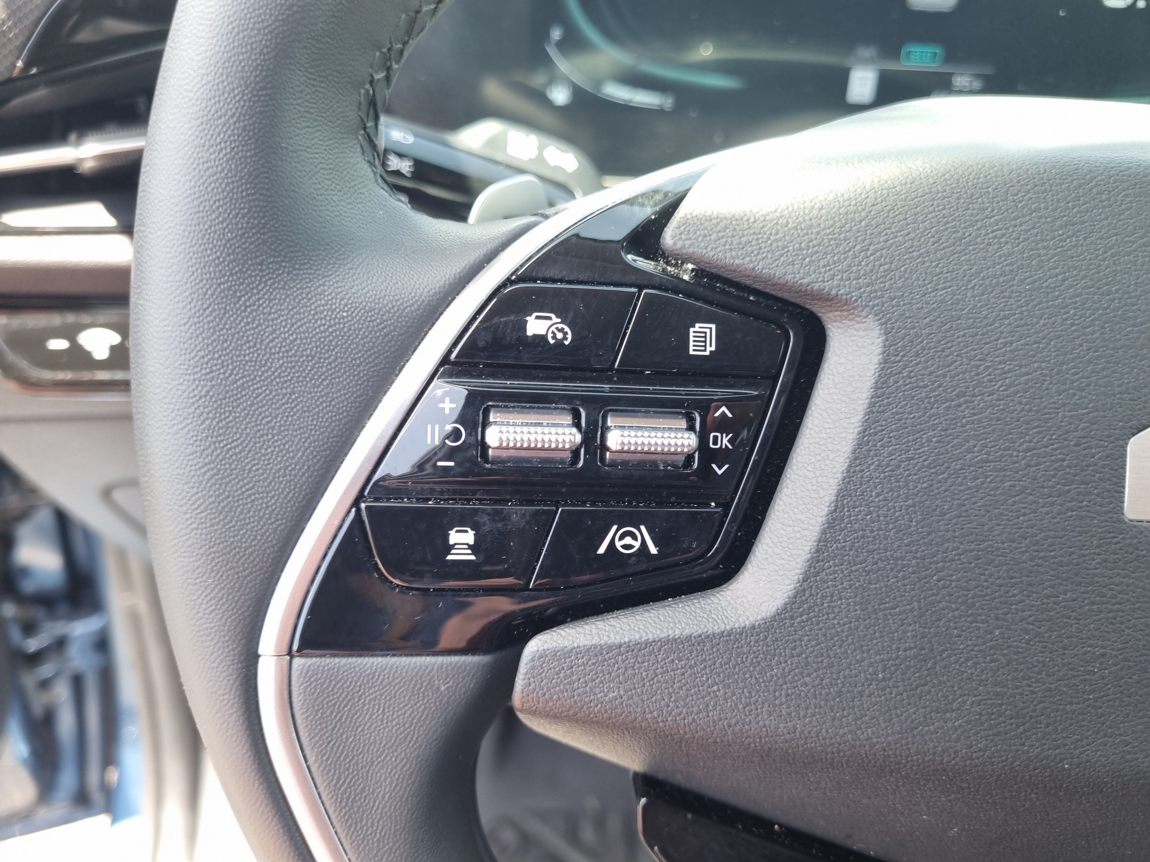Used 2024 Kia Niro EX FWD image 24