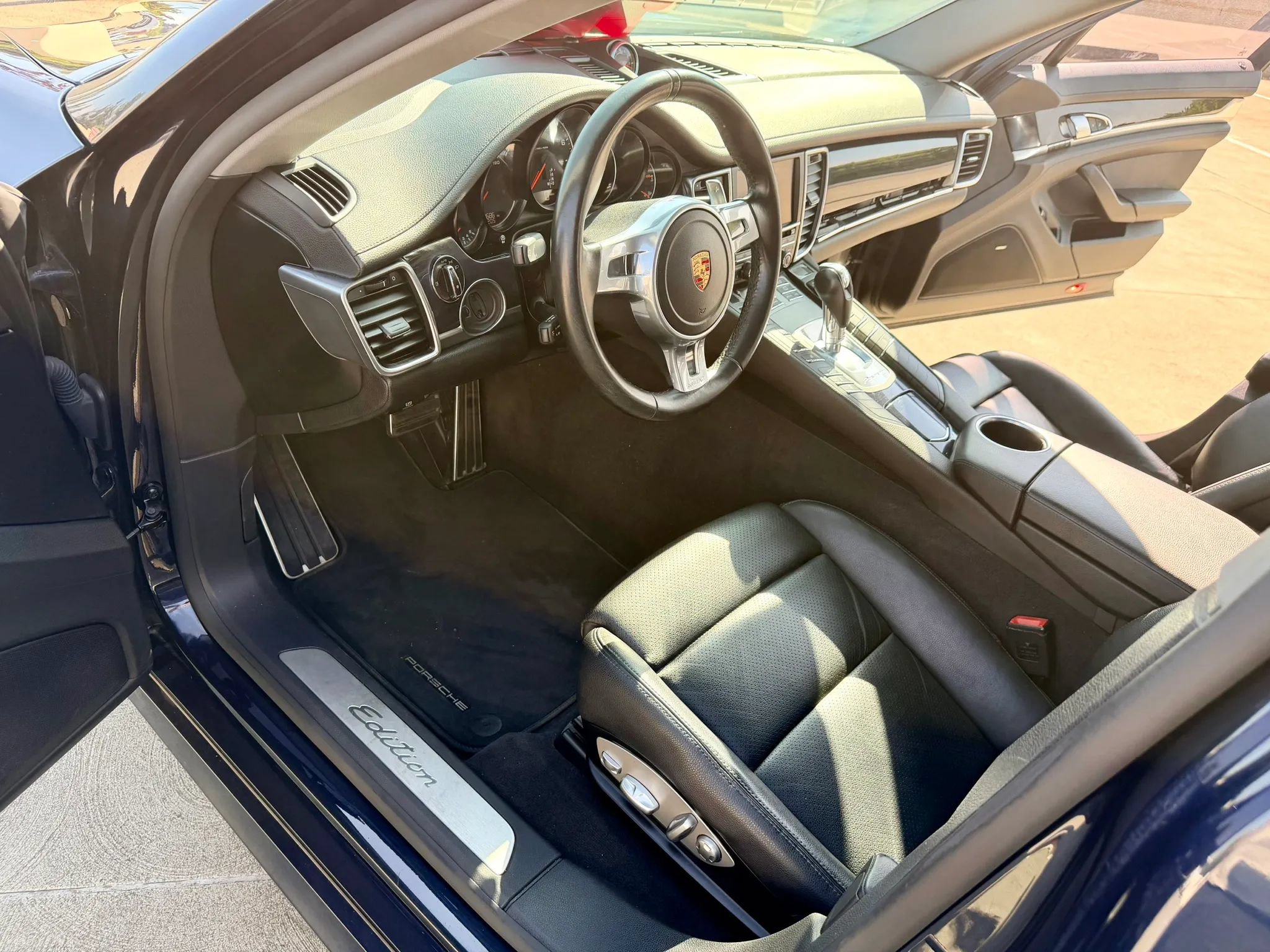 Used 2016 Porsche Panamera Edition RWD image 38
