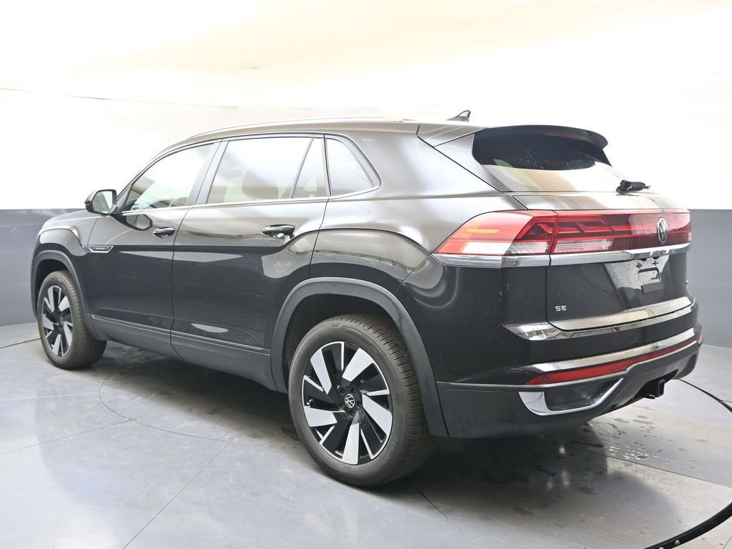Certified 2025 Volkswagen Atlas Cross Sport SE image 3