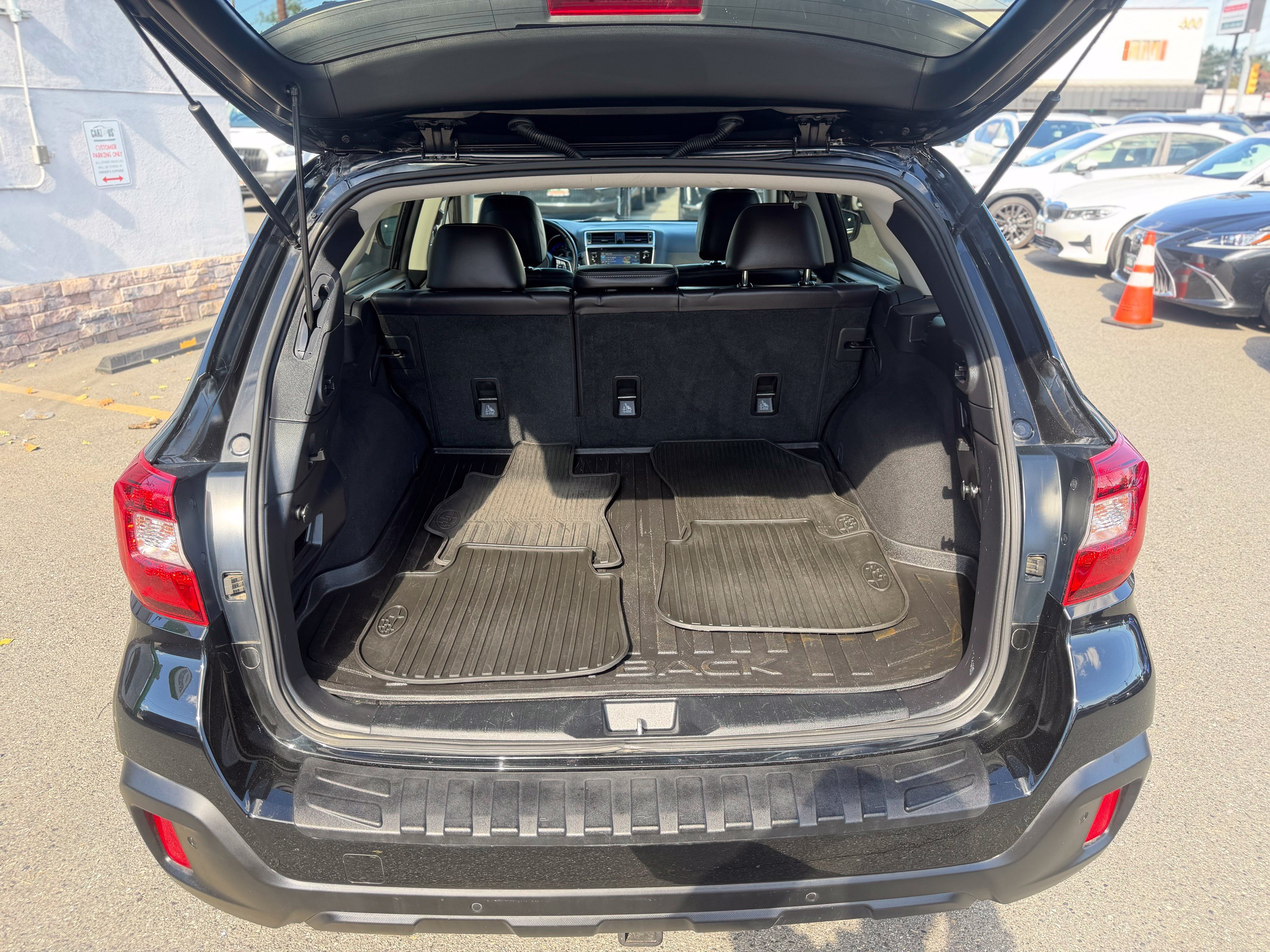 Used 2018 Subaru Outback 2.5i Limited AWD/4WD image 10