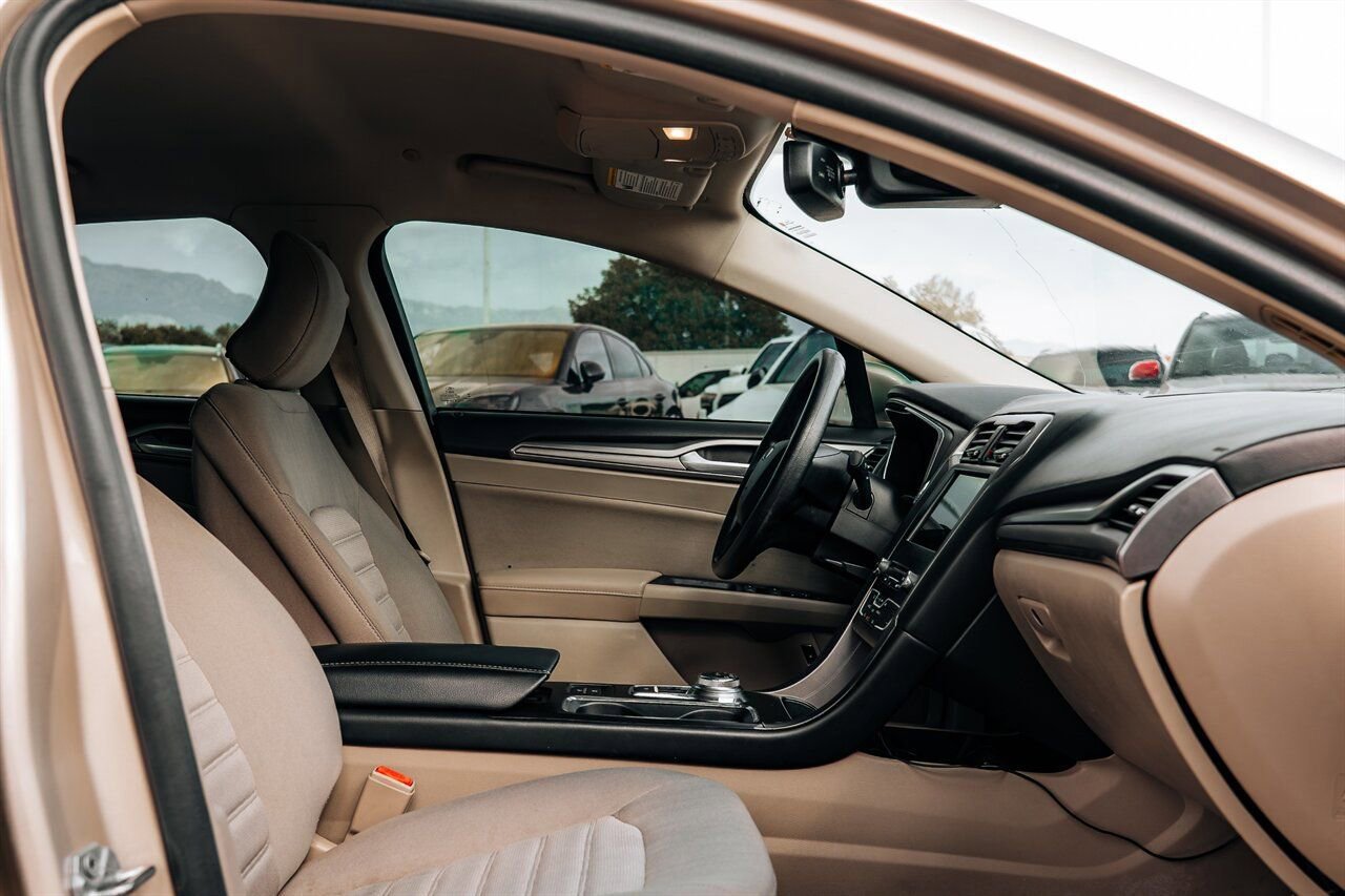 Used 2018 Ford Fusion SE FWD image 42