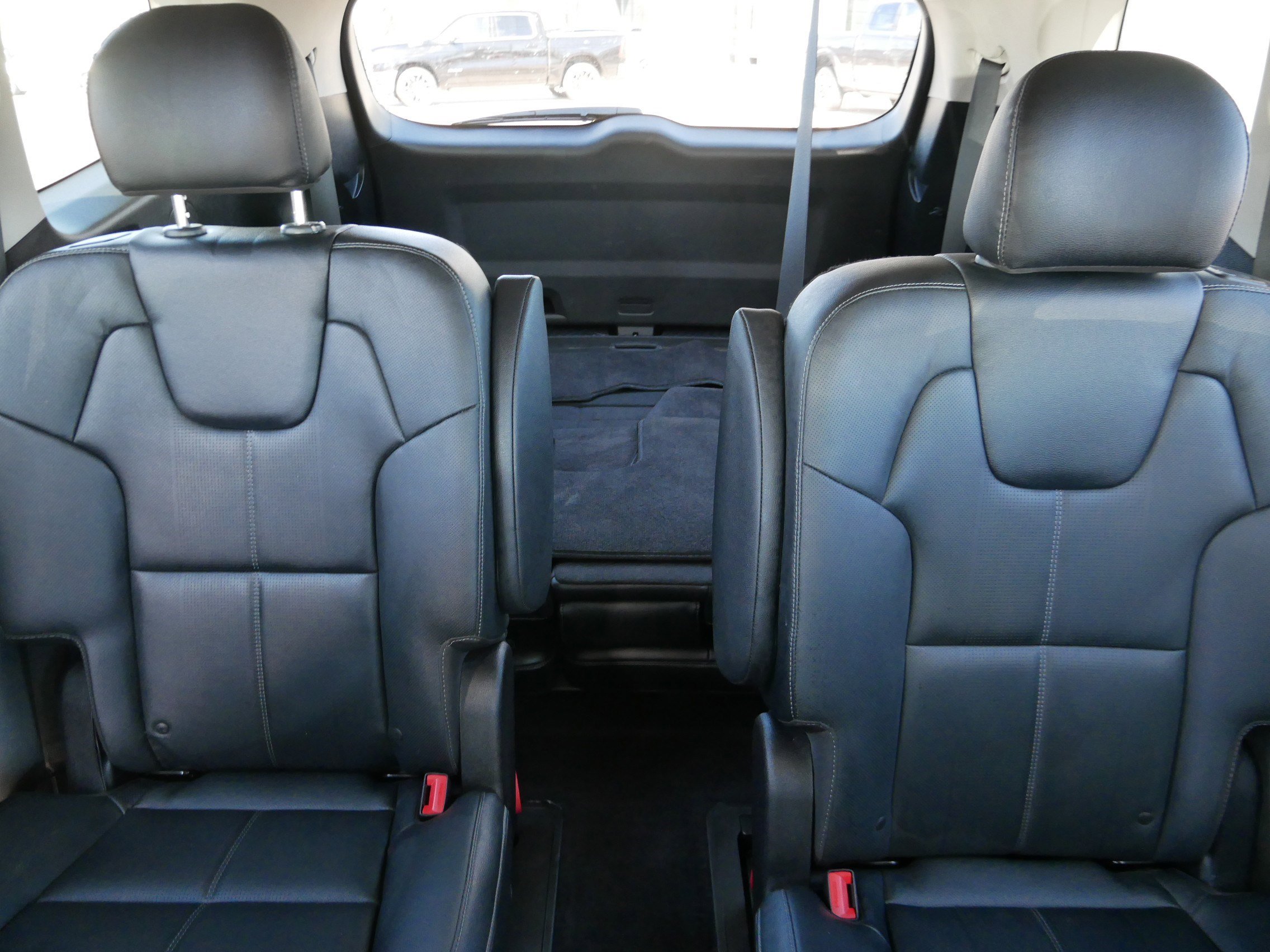 Used 2023 Kia Telluride EX w/ EX Captain's Chair Package image 13