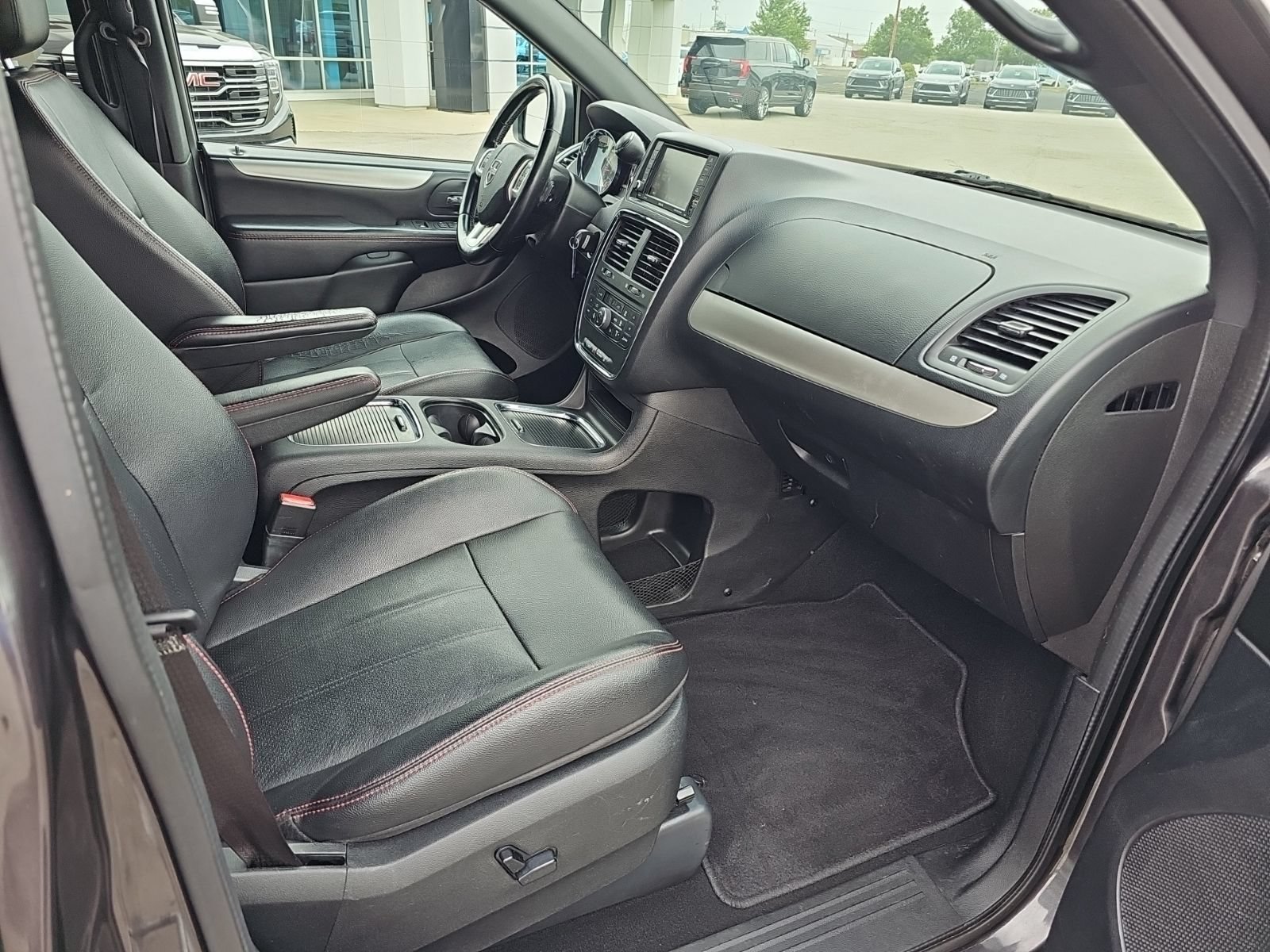 Used 2020 Dodge Grand Caravan GT FWD image 26
