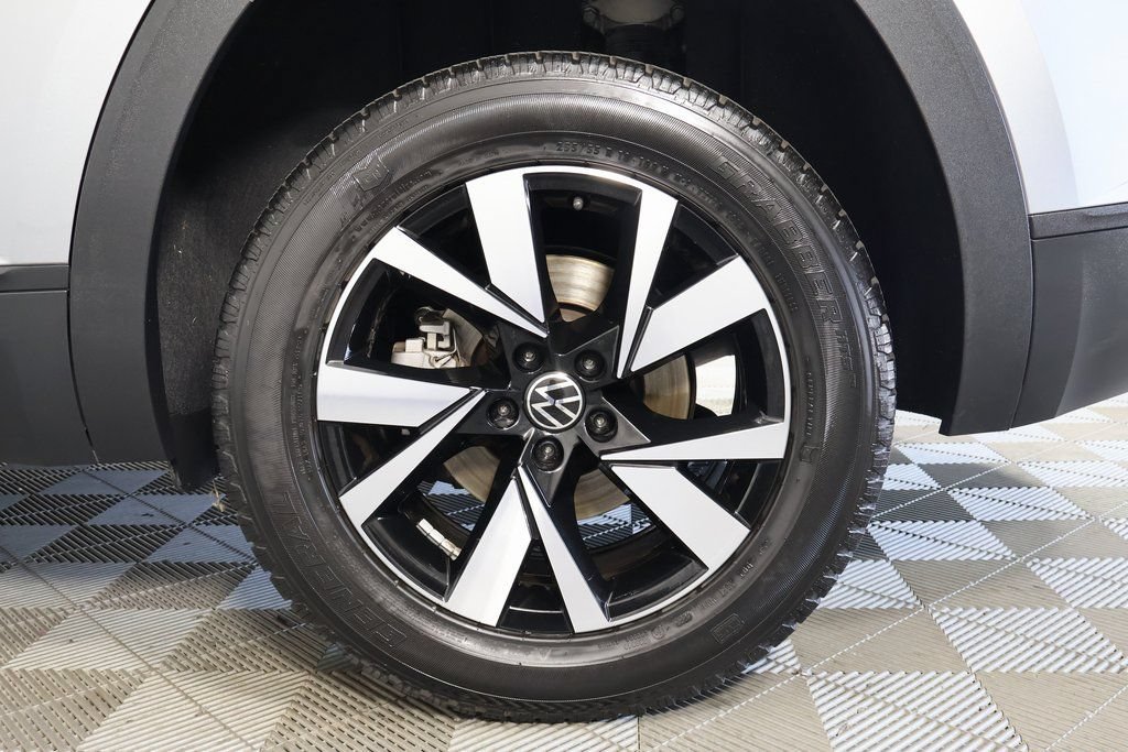 Used 2022 Volkswagen Atlas Cross Sport SE FWD image 16