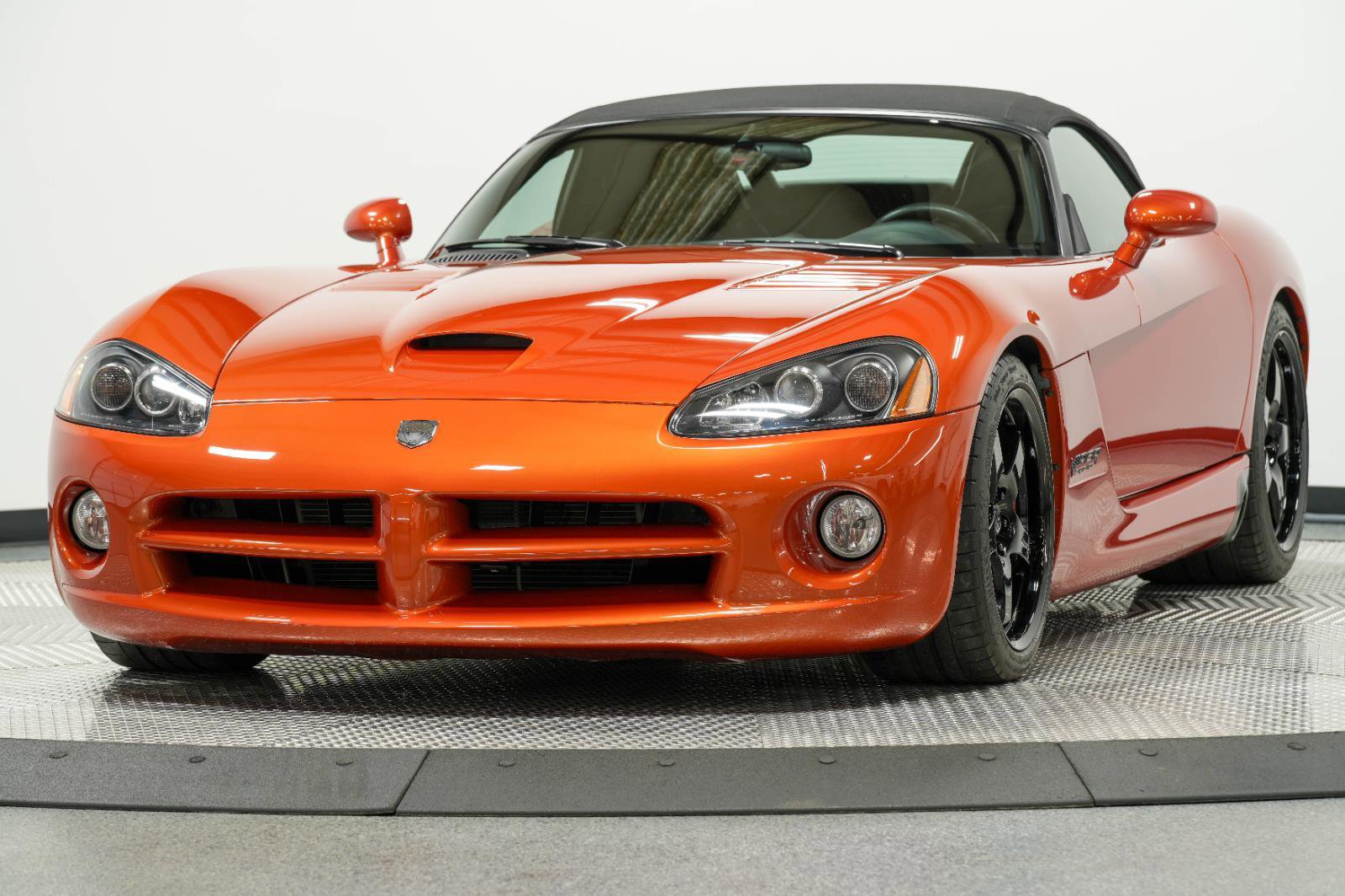 Used 2005 Dodge Viper SRT-10 w/ Copperhead Edition Group RWD image 3
