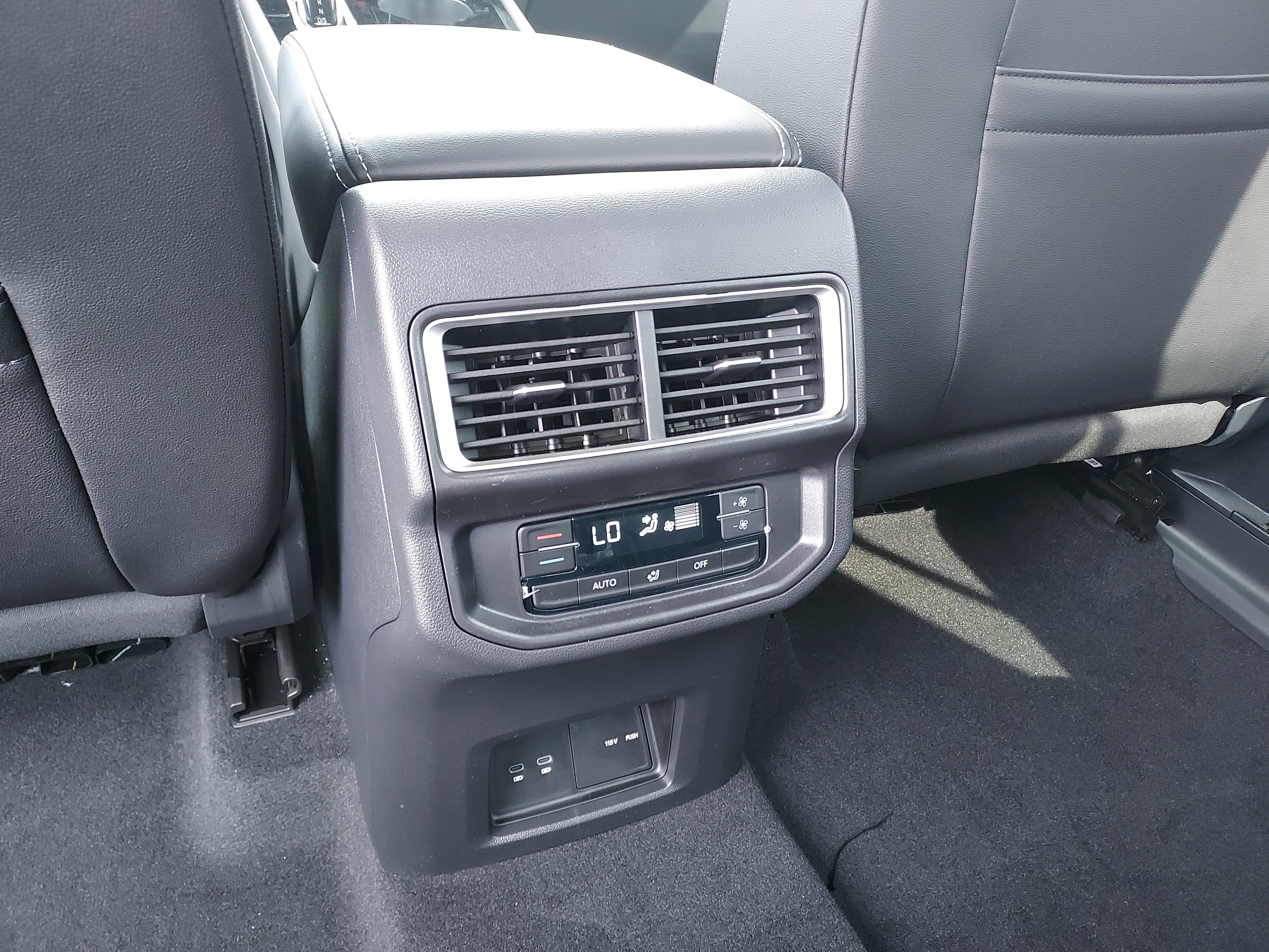 New 2026 Volkswagen Atlas SE image 18