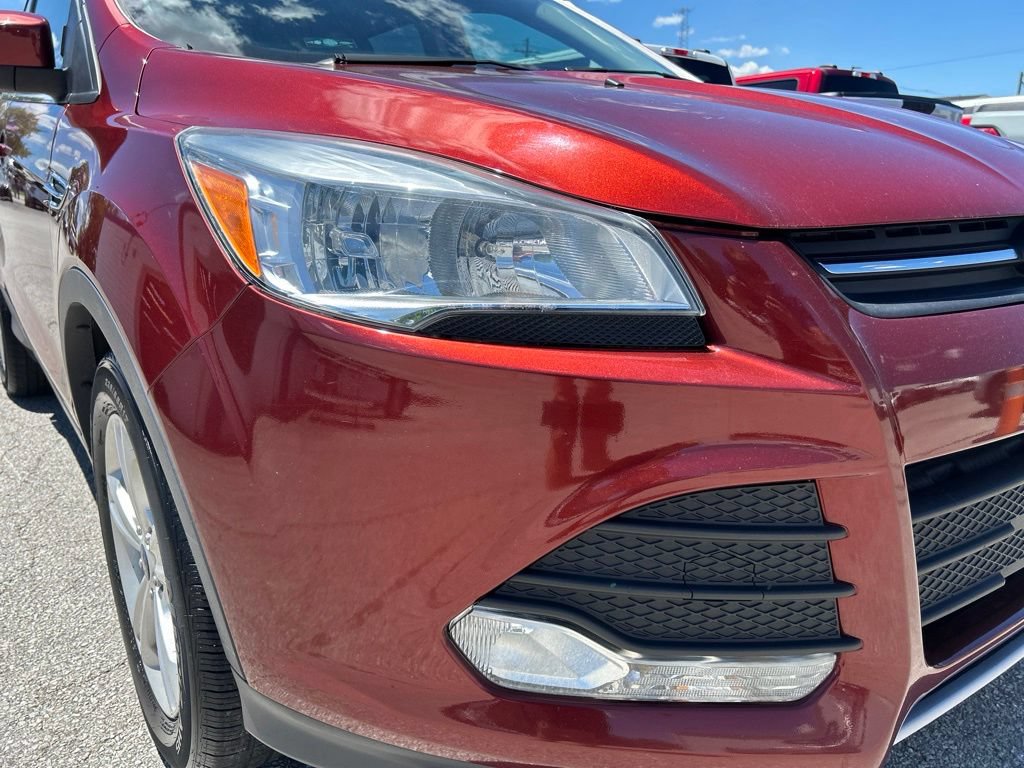 Used 2015 Ford Escape SE FWD image 2