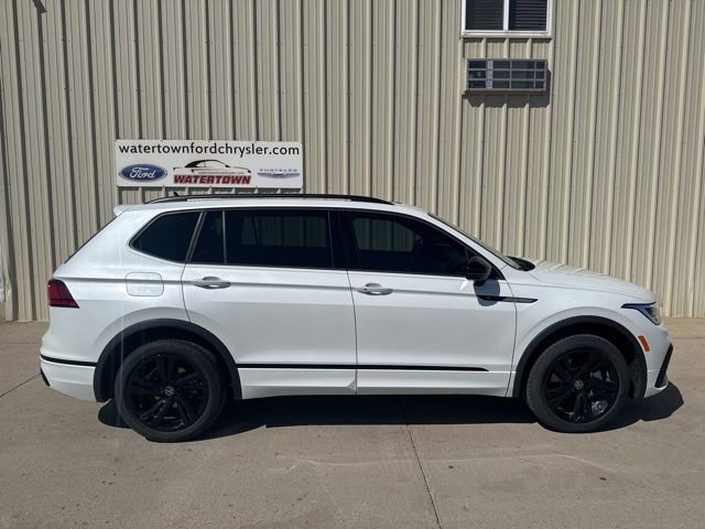 Used 2024 Volkswagen Tiguan SE R-Line AWD/4WD image 1