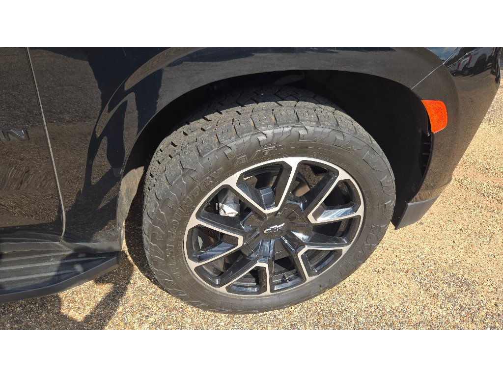Used 2024 Chevrolet Suburban RST w/ Luxury Package AWD/4WD image 13