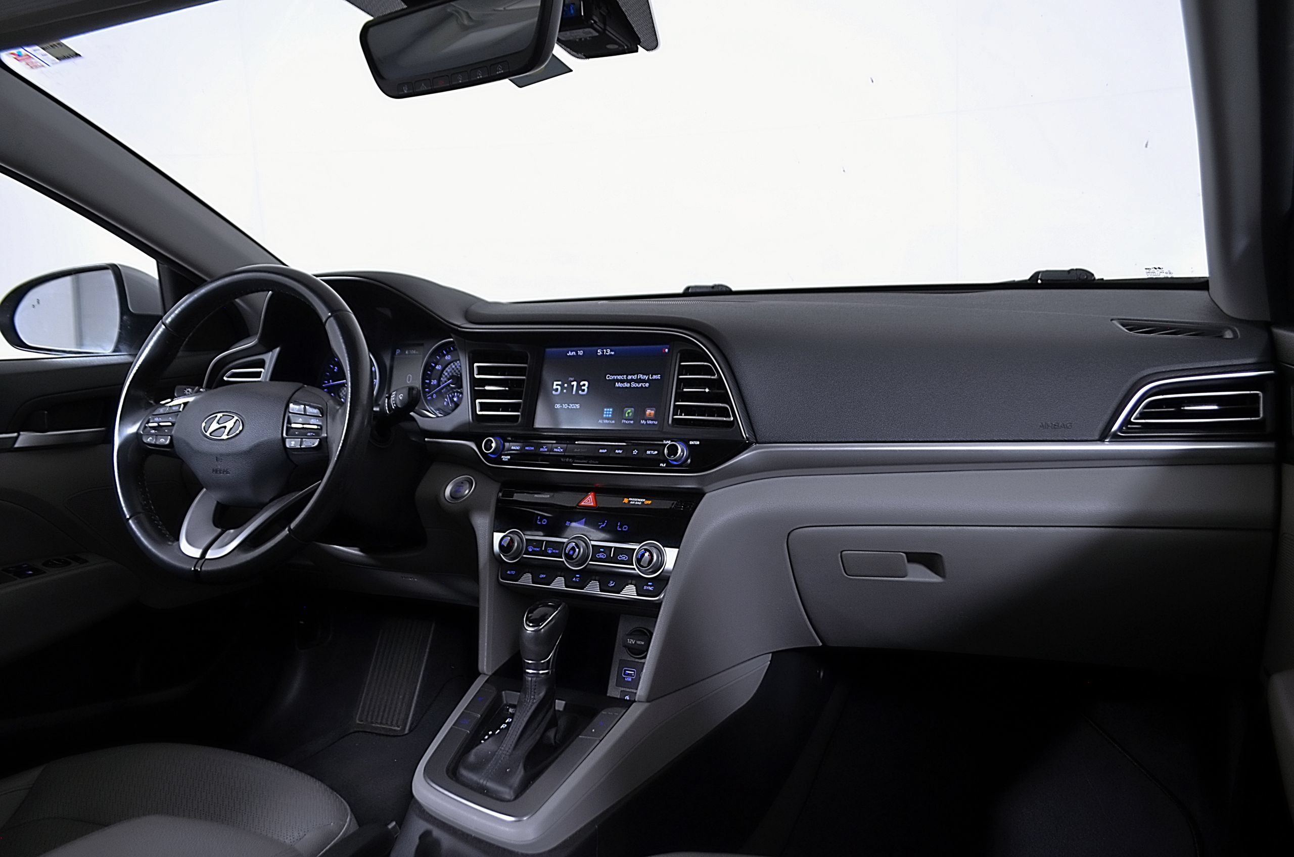 Used 2020 Hyundai Elantra Limited w/ Ultimate Package 03 FWD image 24