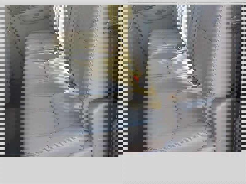 Used 2009 GMC Sierra 3500 SLT w/ SLT Convenience Package image 4