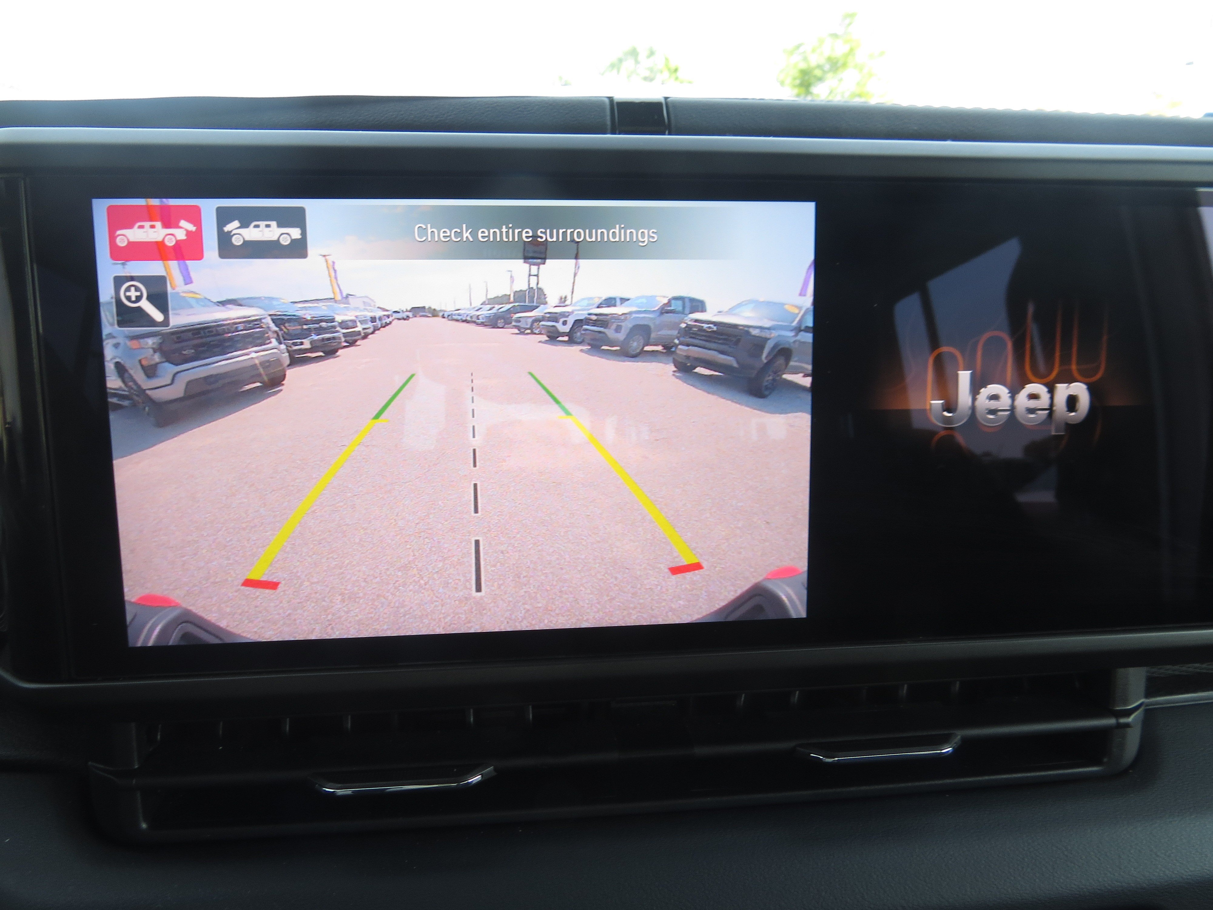 Used 2024 Jeep Gladiator Rubicon AWD/4WD image 24