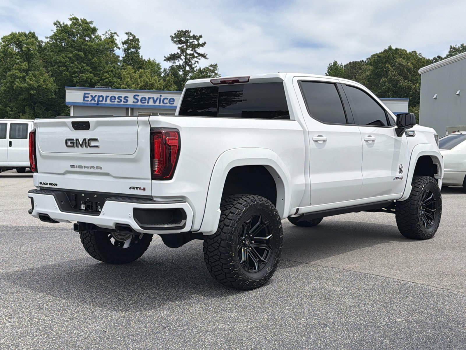 Used 2025 GMC Sierra 1500 AT4 w/ AT4 Premium Package AWD/4WD image 12