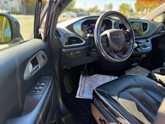 Used 2018 Chrysler Pacifica Limited w/ Advanced Safetytec Group FWD image 28