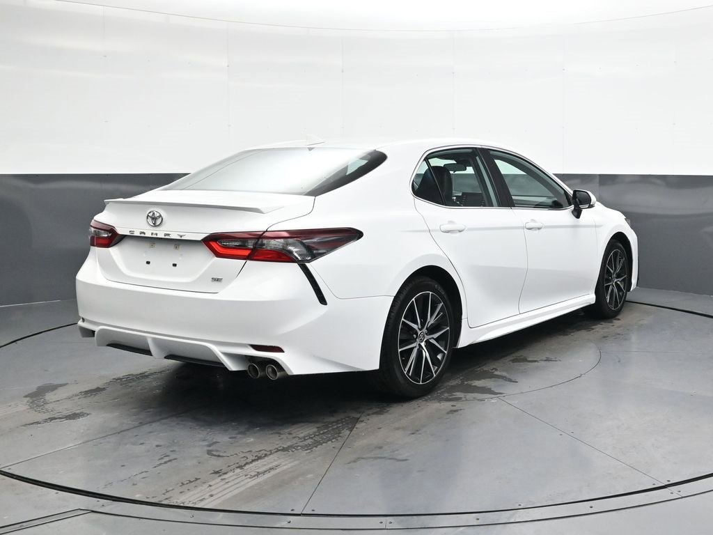 Used 2024 Toyota Camry SE image 4