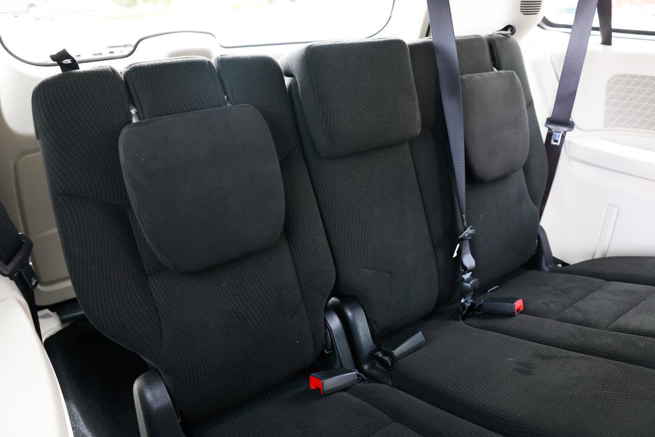 Used 2015 Dodge Grand Caravan SE image 23