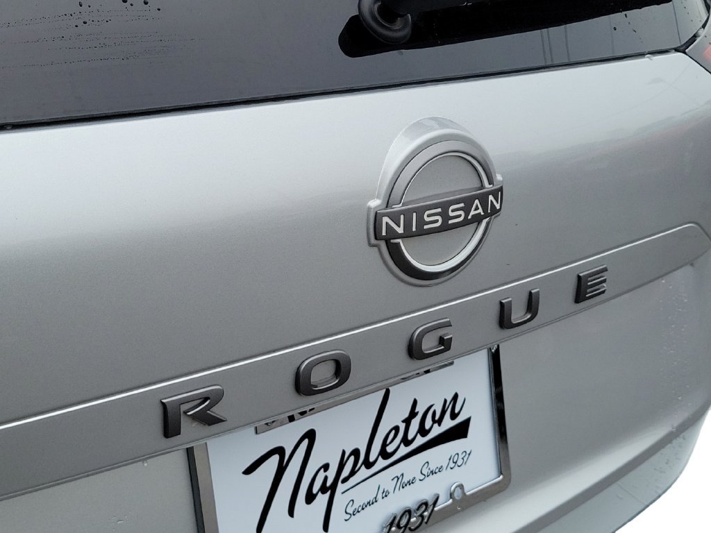 Used 2025 Nissan Rogue SV FWD image 30
